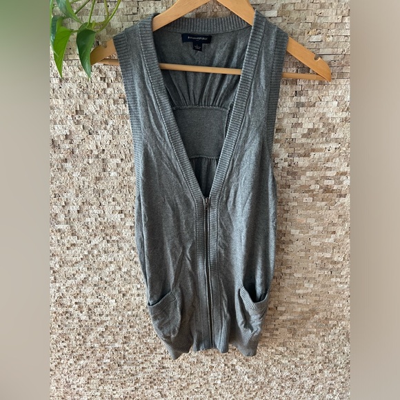 Banana republic Grey Zip Up Vest with pockets - Picture 2 of 4